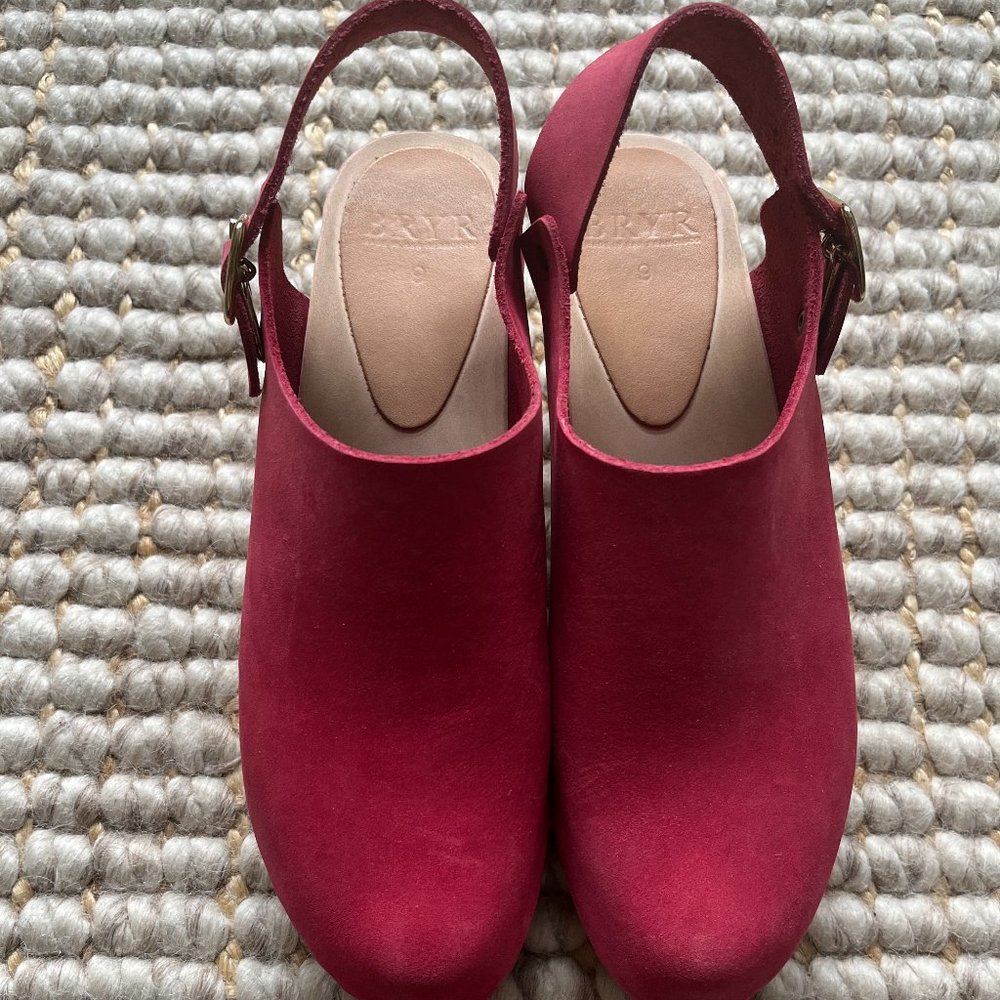 Bryr Suzie Closed Toe Mid Heel Clogs - Azalea - 9